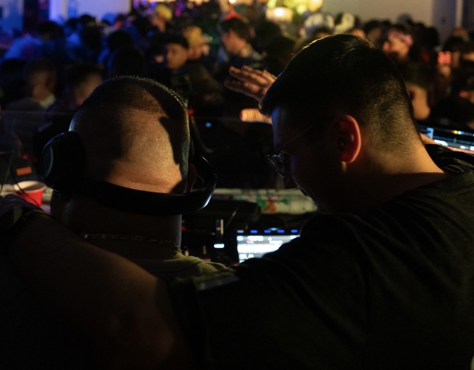 DJ am Mischpult